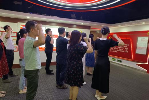红心向党·同心奋进——广州澳门永利皇宫官网入口治理集团暂时党委下属各党支部开展“庆七一” 系列主题党日运动_企业动态_澳门永利皇宫官网入口官网 - Powered by 广州广府通讯息科技有限公司