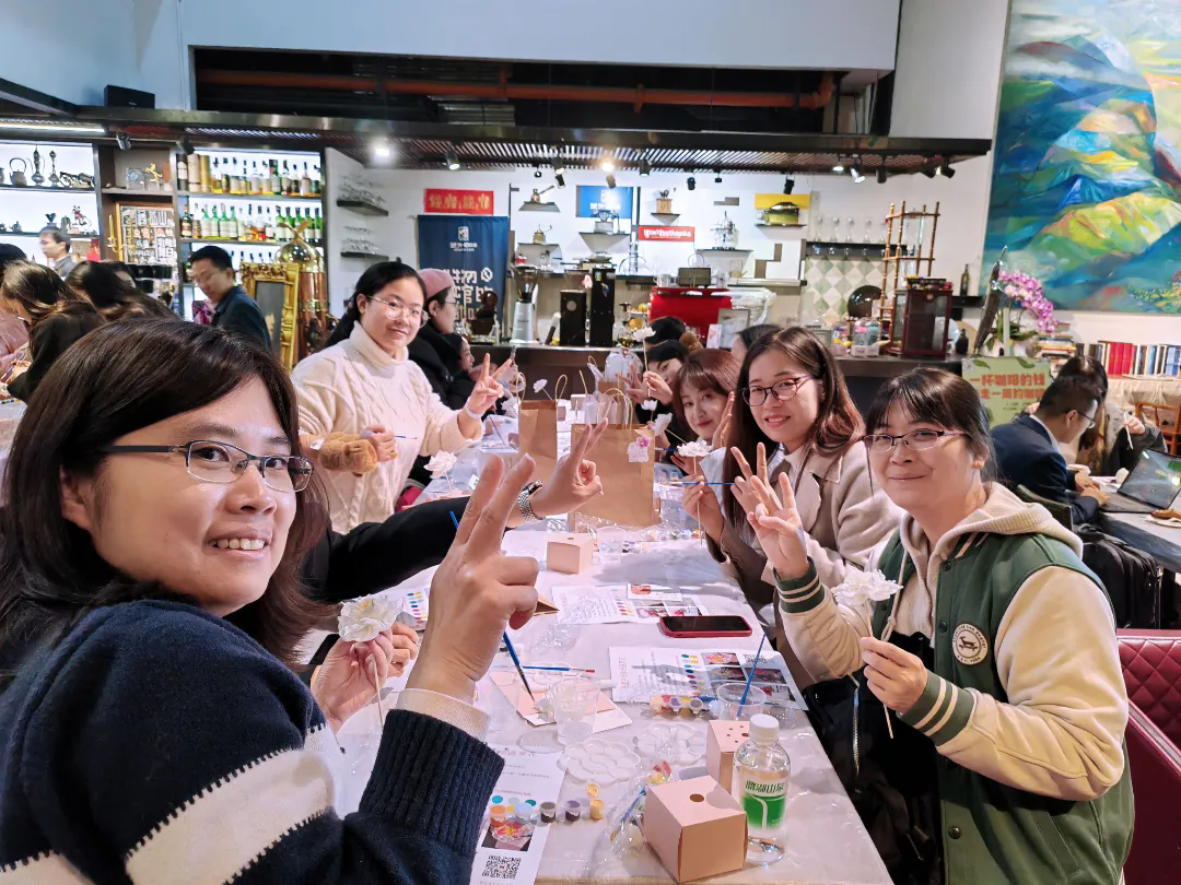 指尖绽放非遗花，，眼底珍藏千年韵，，今天女神这样过节_企业动态_澳门永利皇宫官网入口官网 - Powered by 广州广府通讯息科技有限公司