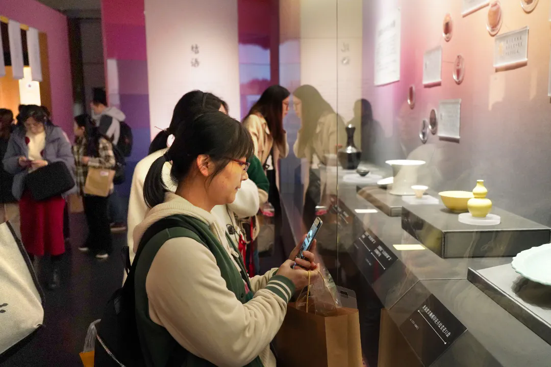 指尖绽放非遗花，，眼底珍藏千年韵，，今天女神这样过节_企业动态_澳门永利皇宫官网入口官网 - Powered by 广州广府通讯息科技有限公司